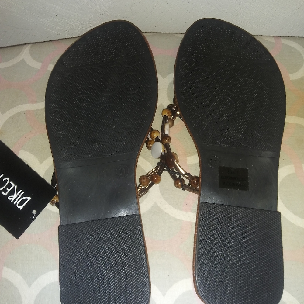 Direction Sandals/Flip Flops - Picture 3 of 3